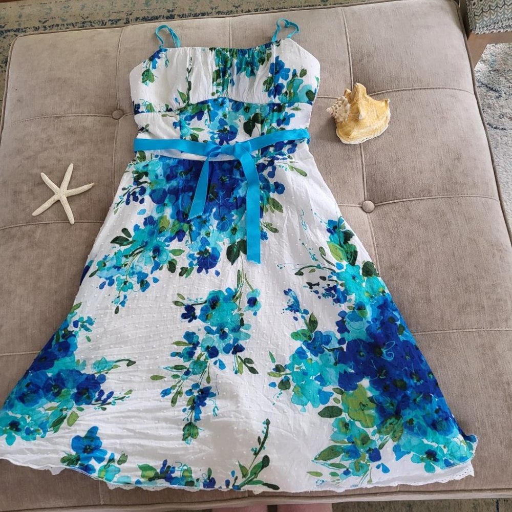Gorgeous Blue Floral Dress. size 7. Spring/ summer Beautiful
